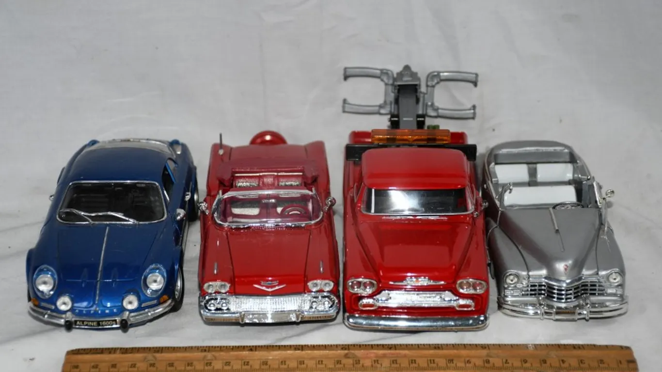 4 1:24 Scale Diecast Cars