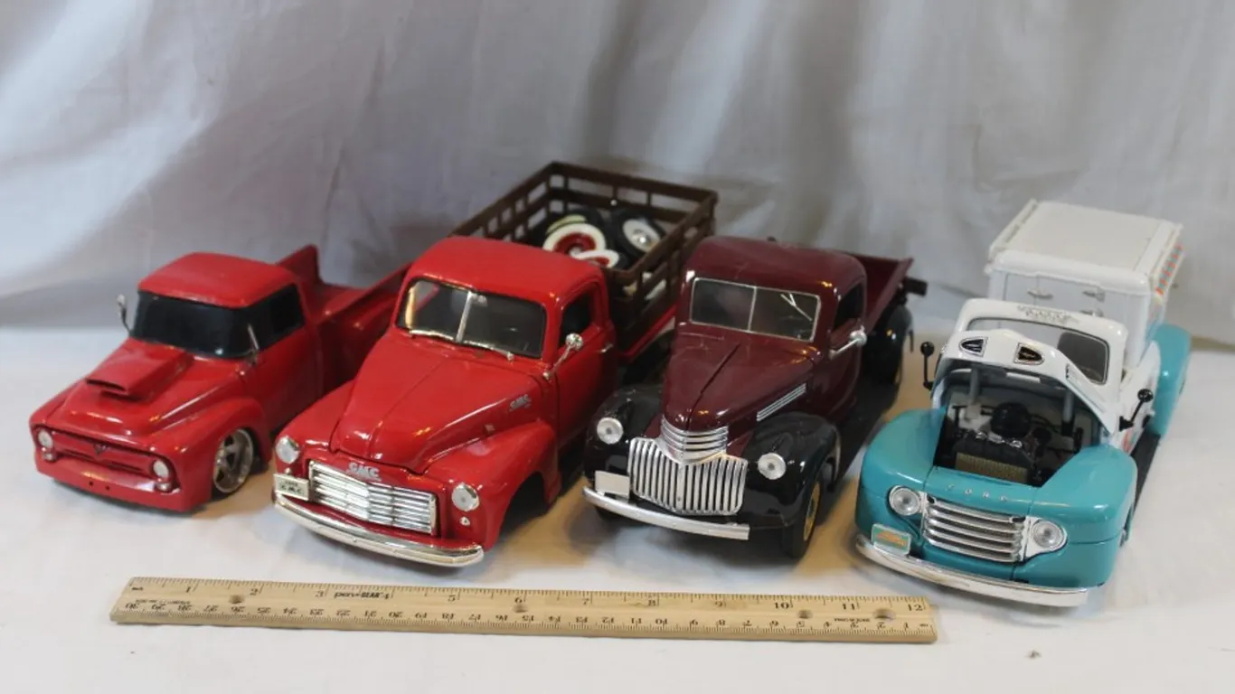 4 Diecast Trucks 1:18 Scale 46 Chevy 1950s GMC Loose Wheels Howard Johnson Advertising 42 Ford Missing Wheels and 56 Ford F100