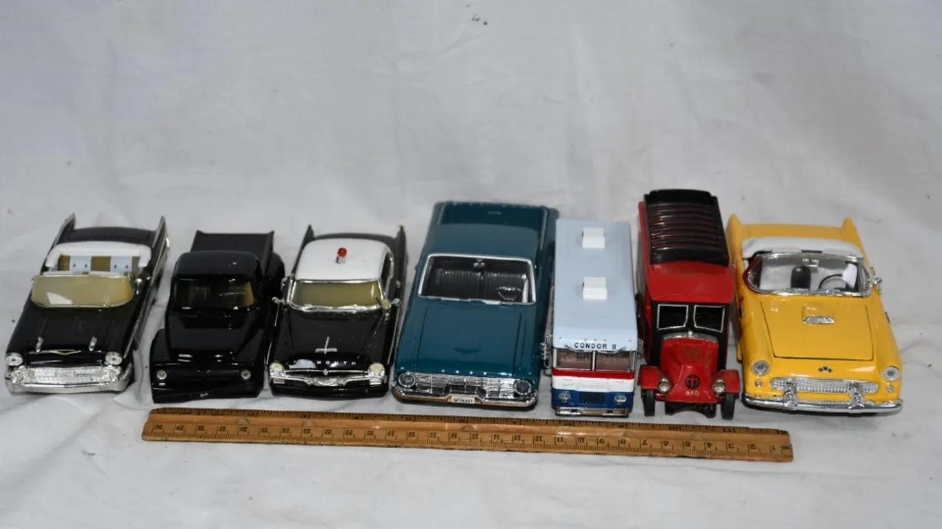 Diecast Models: 1:24 Scale and 1:32 Scale
