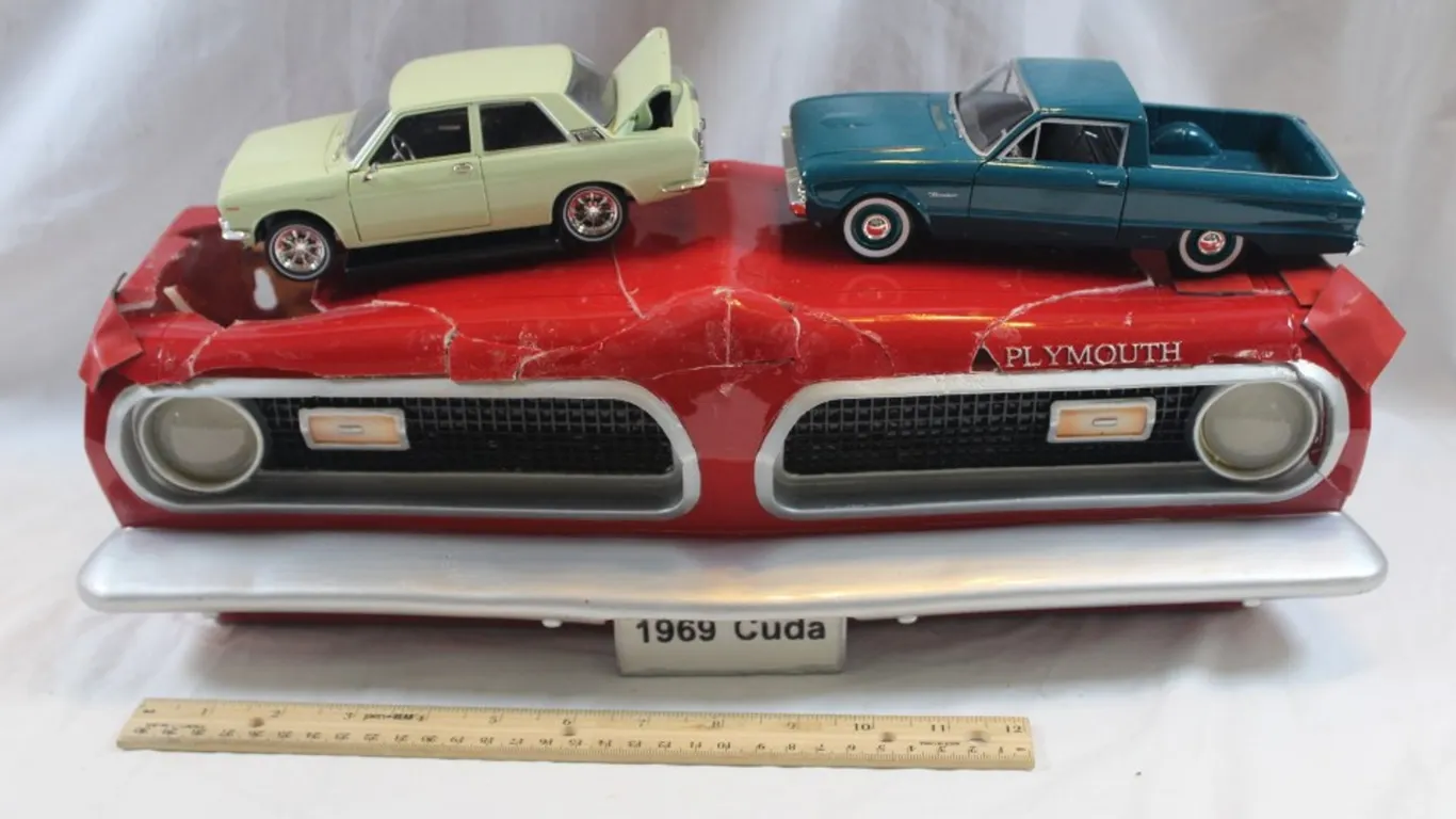 1969 Plymouth Cuda Display Shelf Has Damage Comes with 2 1:24 Scale Diecast Models