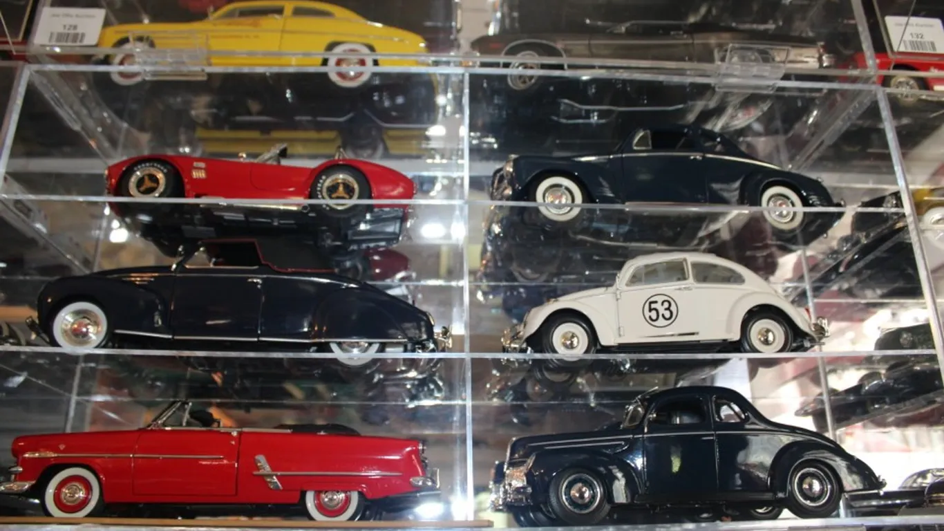 Plexiglas Display Case with 6 1:18 Scale Diecast Models: Maisto 1939 Ford Deluxe, Welly 1953 Ford Crestline Sunliner, Johnny Lightning Disney Herbie B