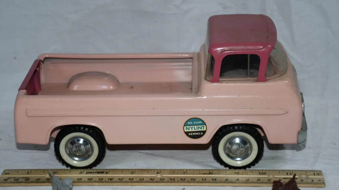 Nylint Ford Carryall Number 6200 Kennel Truck