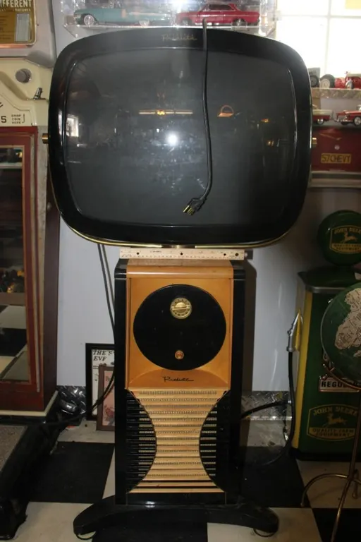 Telstar Predicta TV, Measures 29 x 19 x 50