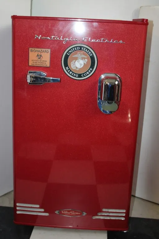 Retro Series Nostalgia Electrica Mini Fridge, Measures 19 x 21 x 33