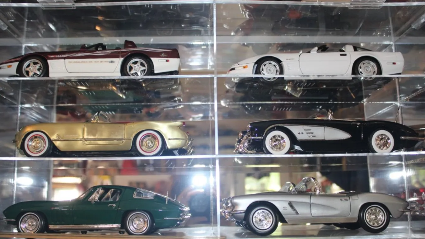 Plexiglas Display Case with 6 1:18 Scale Diecast Models, Including an Ertl 1962 Corvette, Ertl 1965 Chevy Corvette, Ertl 1953 Corvette, 1958 Corvette,