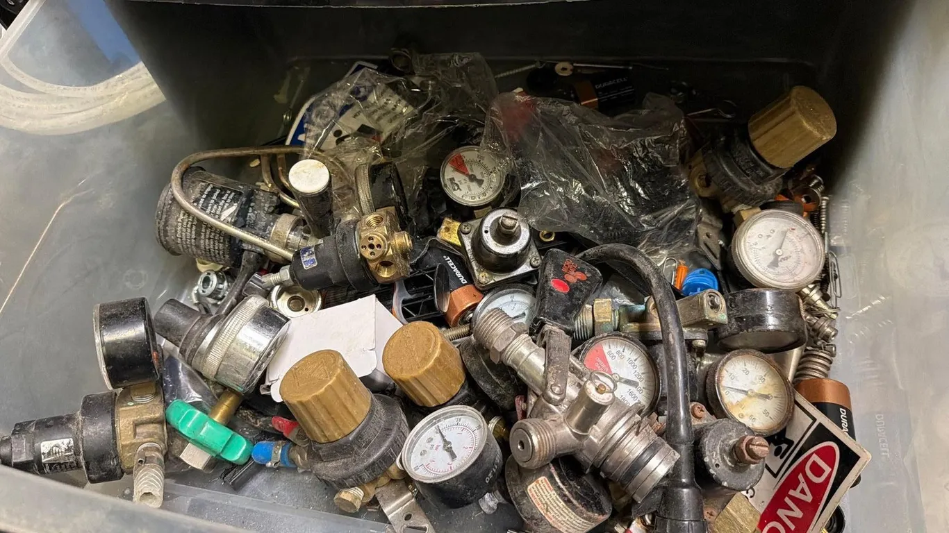 ASSORTMENT OF GAUGES