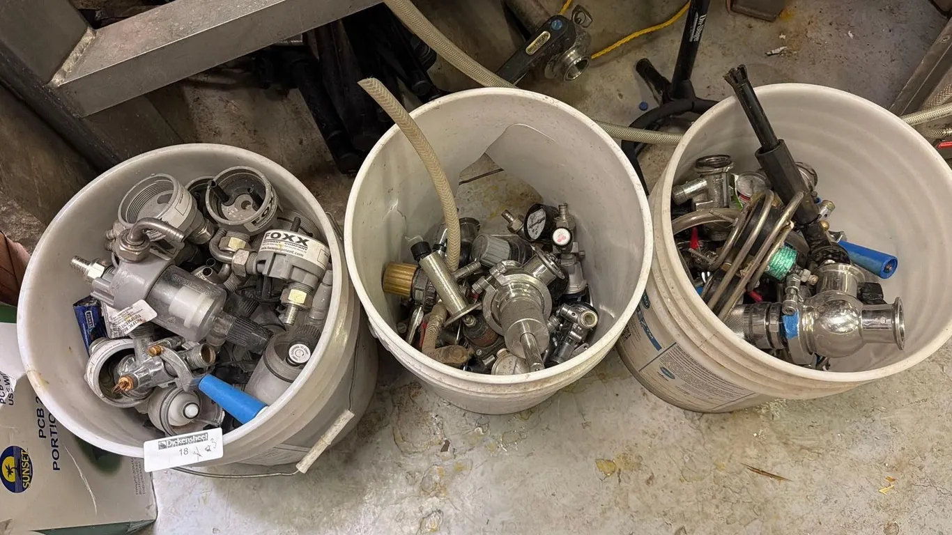 VARIETY OF GAUGES, PARTS