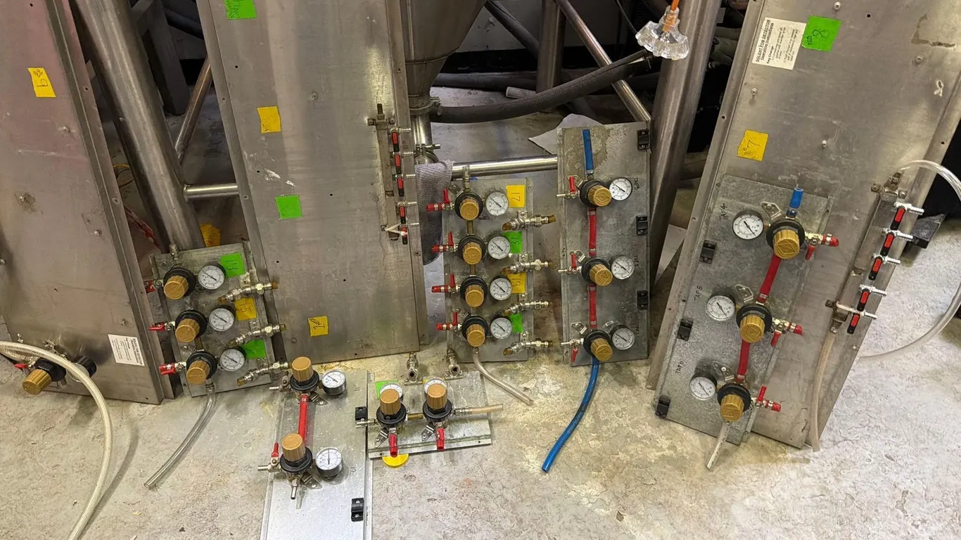 ASSORTMENT OF VALVES