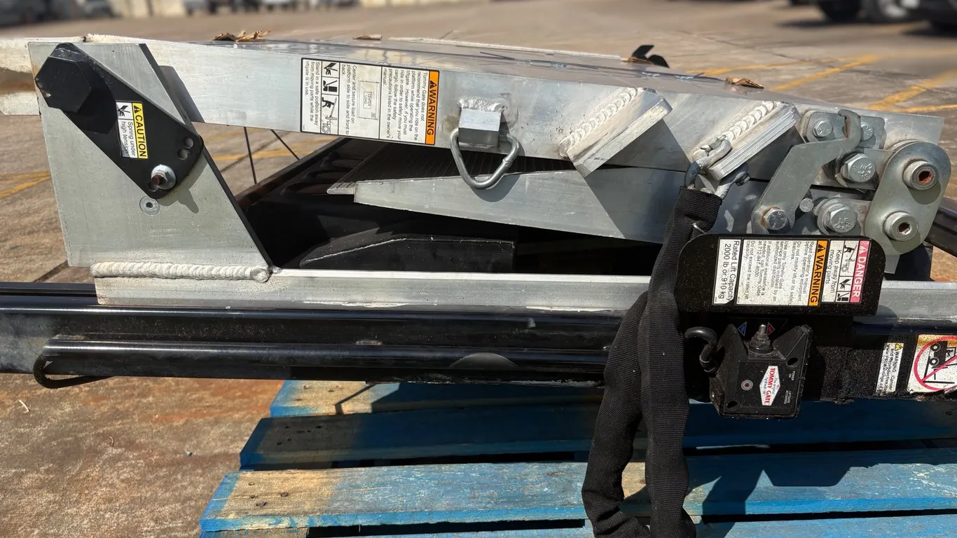 Tommy Gate Hydraulic Lift Gate