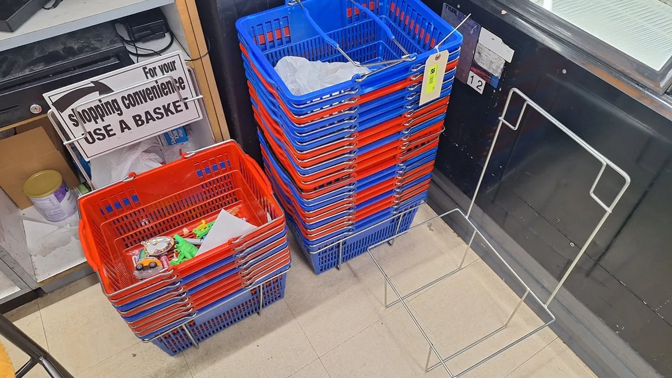 30 Shopping Baskets with Holders