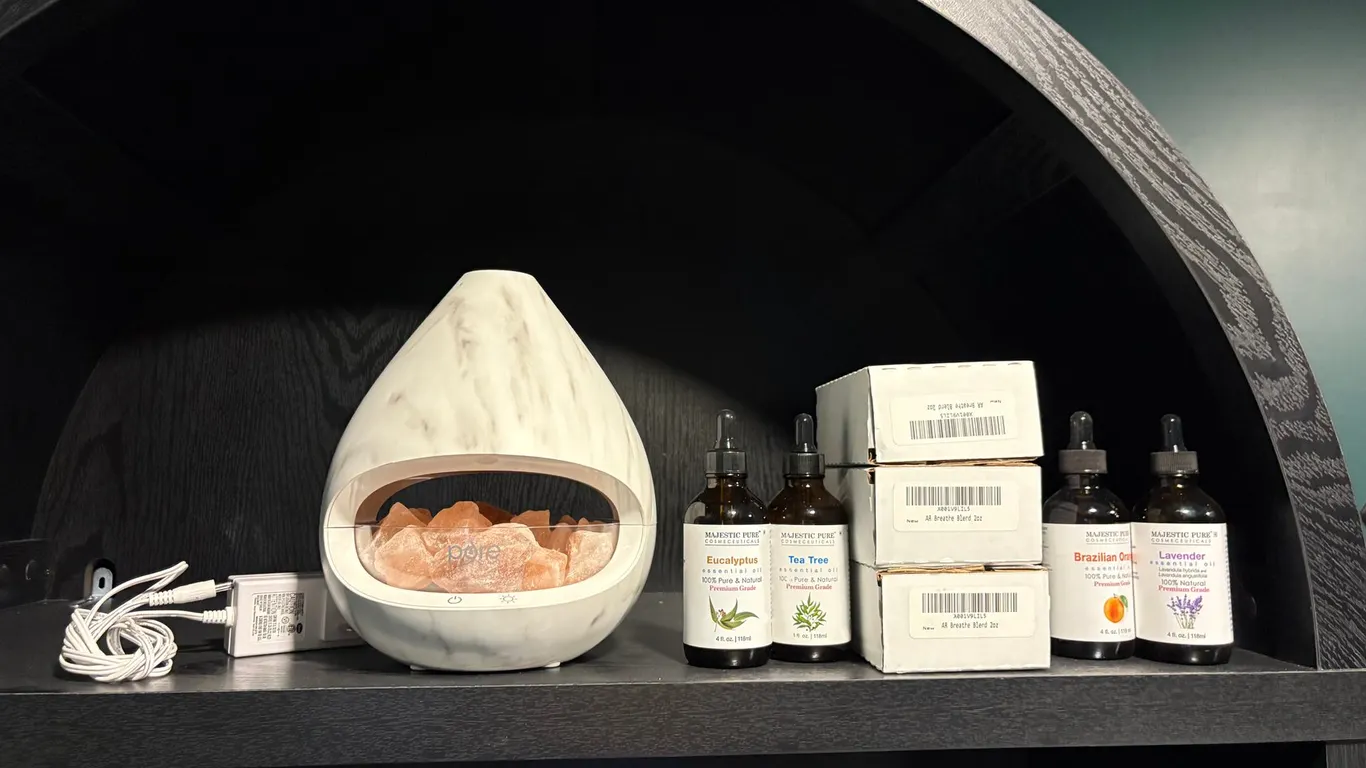 Himalayan Salt Lamp and Diffuser
