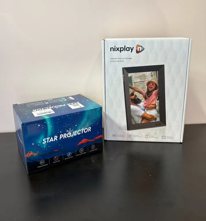 Nixplay Digital Photo Frame and Star Machine