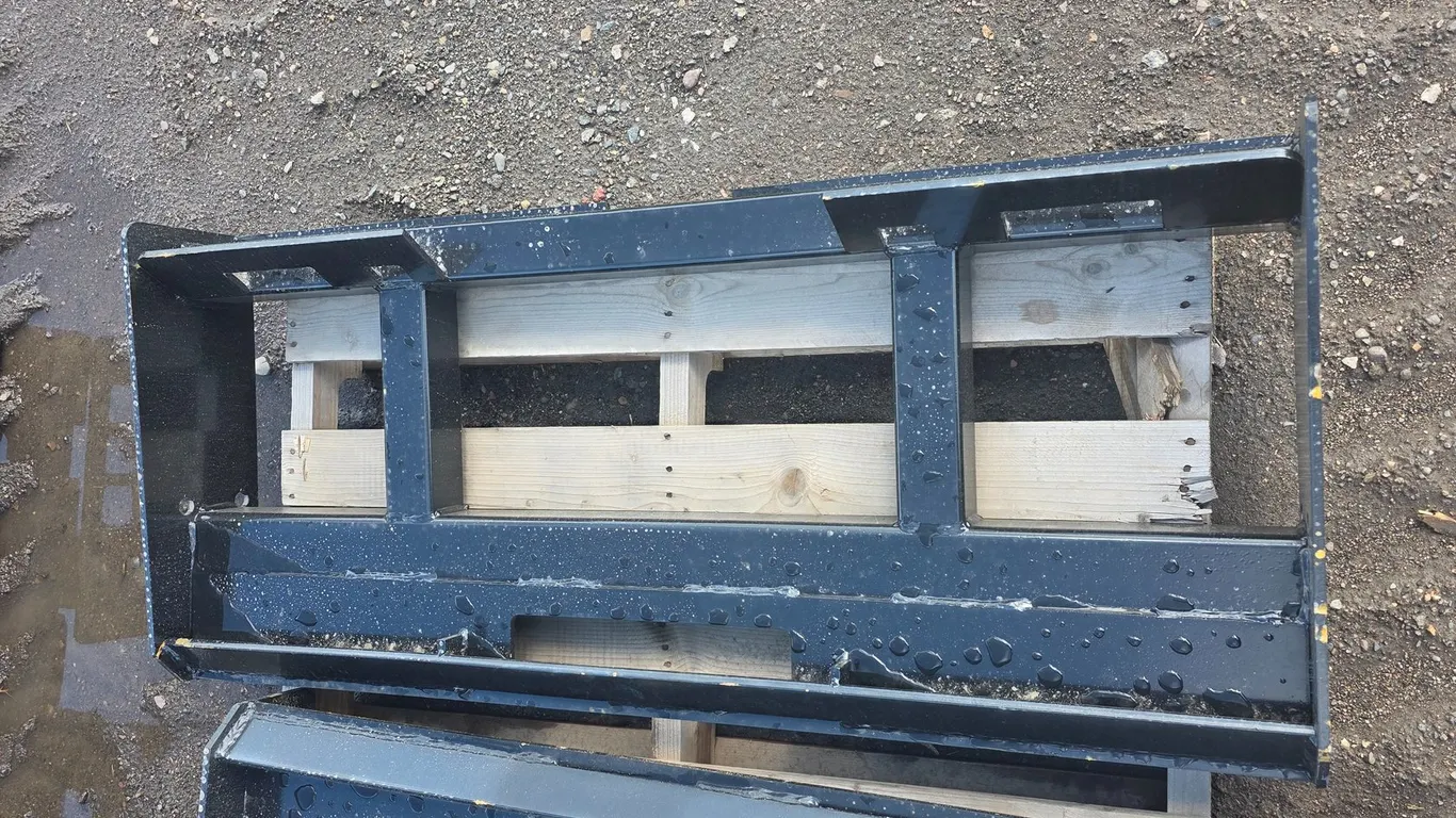(1) New 2026 Pallet Fork Frame