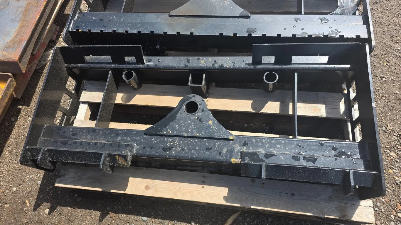 (1) New 2026 Pallet Fork Frame