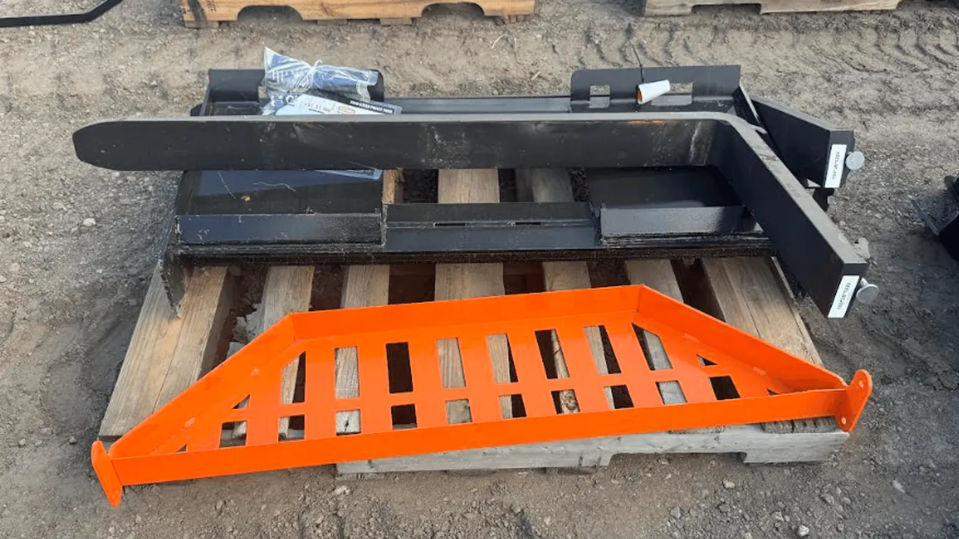 SKID STEER PALLET FORK
