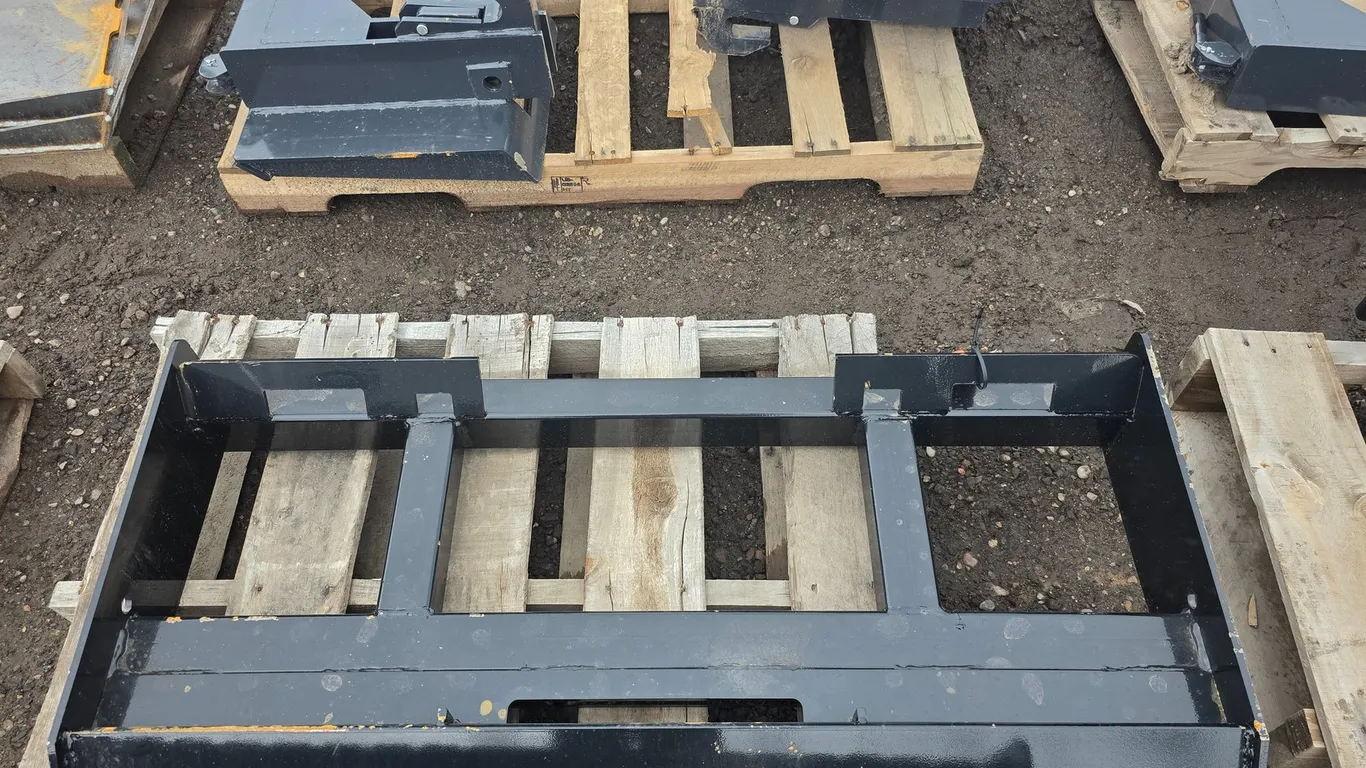 (1) New 2026 Pallet Fork Frame
