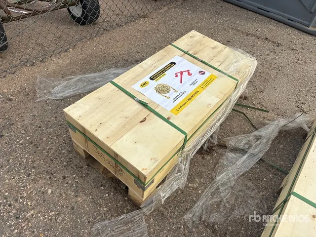 2026 EMC LB9200 Quantity of (5) Ratchet Binders & (10) Transport Chains