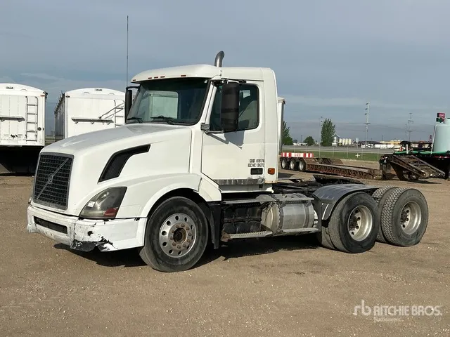 2006 Volvo VNL 6x4 T/A Day Cab Truck Tractor (Inoperable)