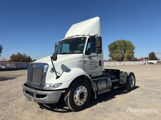 2011 International 8600 4x2 S/A Day Cab Truck Tractor