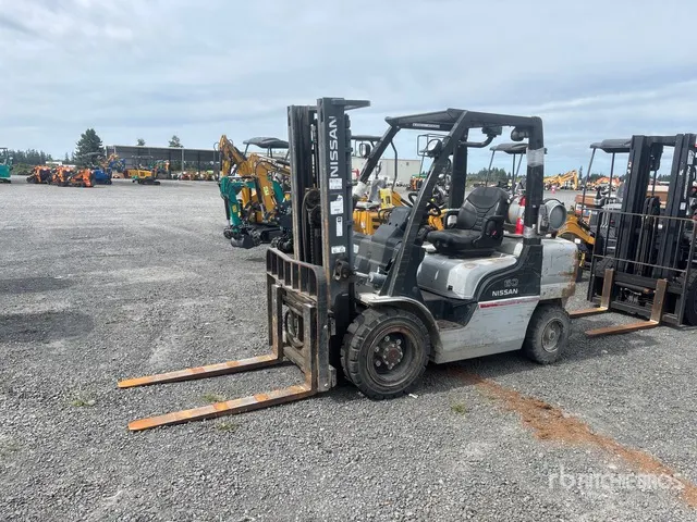 2013 Nissan 6000 5800 lb Pneumatic Tire Forklift