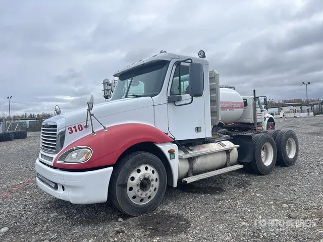 2005 Freightliner Columbia 120 6x4 T/A Day Cab Truck Tractor