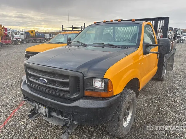 2001 Ford F-350 4x4 Flatbed Truck