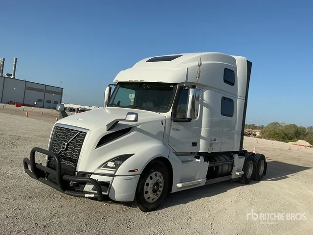 2019 Volvo VNL 6x4 T/A Sleeper Truck Tractor
