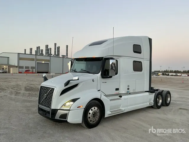 2020 Volvo VNL 6x4 T/A Sleeper Truck Tractor