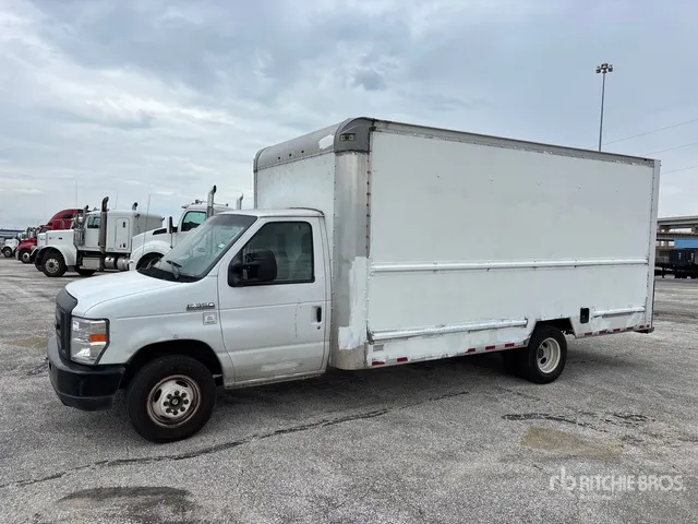 2018 Ford E-350 4x2 Van Truck
