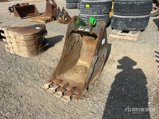 24 in Backhoe Rear Bucket