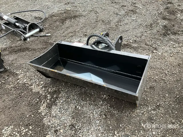 2026 GIYI GY-3TB 32 in Tilting Excavator Bucket (Unused)