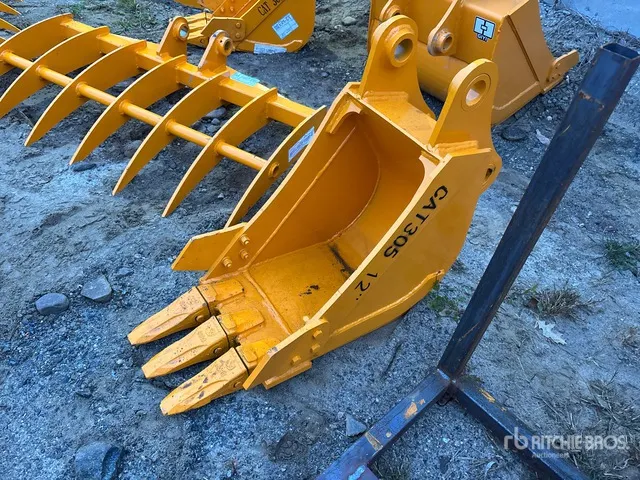 2026 GIYI 12 in Excavator Bucket - Fits CAT 305 (Unused)