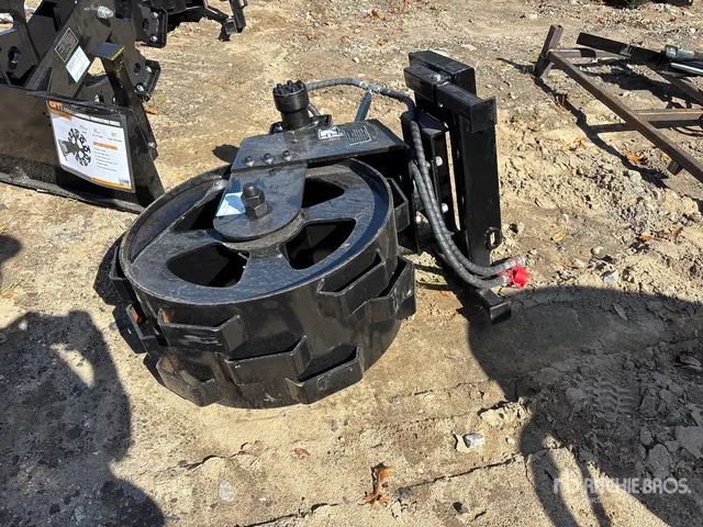 2026 GIYI GY-CW44 12 in Mini Skid Steer Steering Compactor Wheel (Unused)