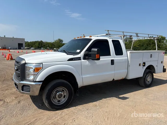 2015 Ford F-250 4x4 Extended Cab Utility Truck