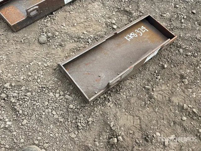 2026 GIYI 24 in Mini Skid Steer Attachment Mounting Plate (Unused)