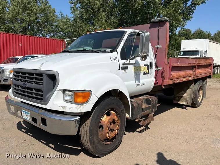 2000 Ford F650 dump truck