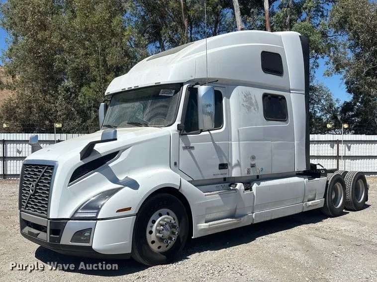 2022 Volvo VNL semi truck