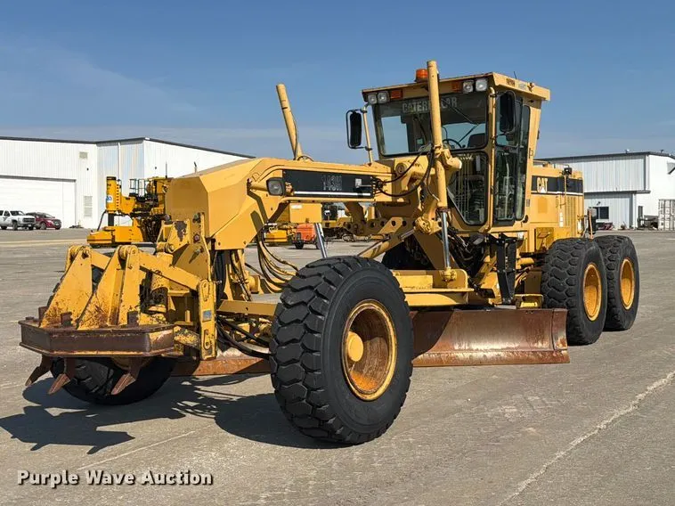 2001 Caterpillar 143H motor grader