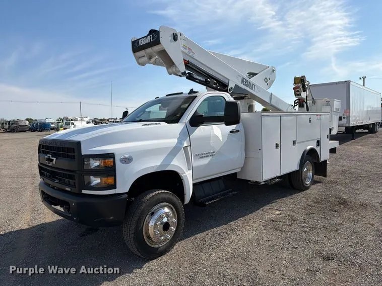 2022 Chevrolet Silverado 5500HD bucket truck