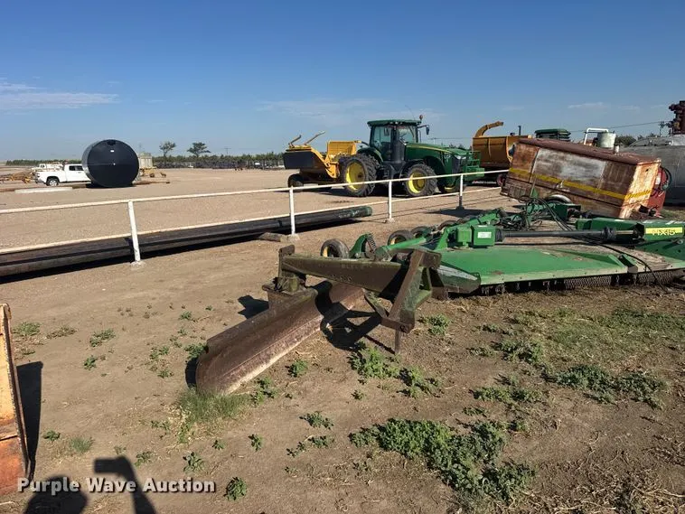 John Deere blade