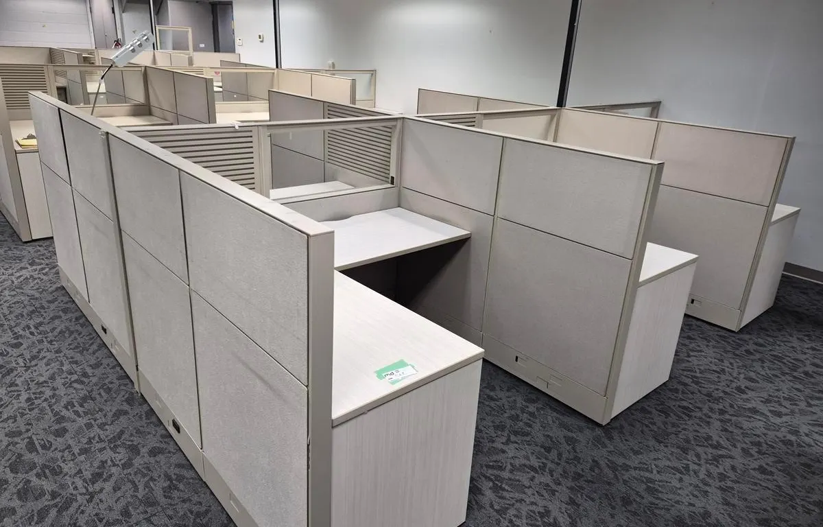 (6) Office Cubicle Workstations (123"x 189")
UNRESERVED