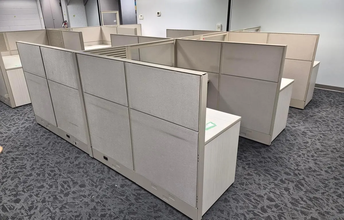 (6) Office Cubicle Workstations (123"x 189")
UNRESERVED