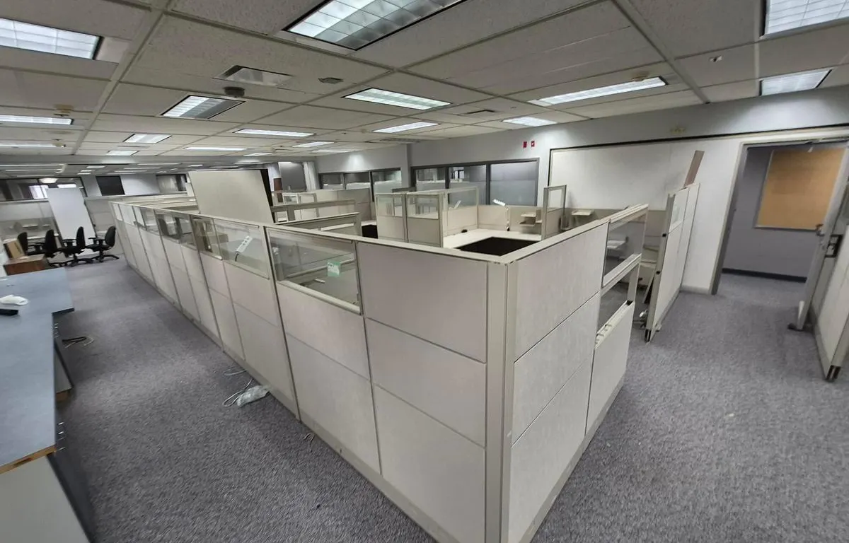 (6) Office Cubicle Workstations (89" x 454" x 66"H)
UNRESERVED