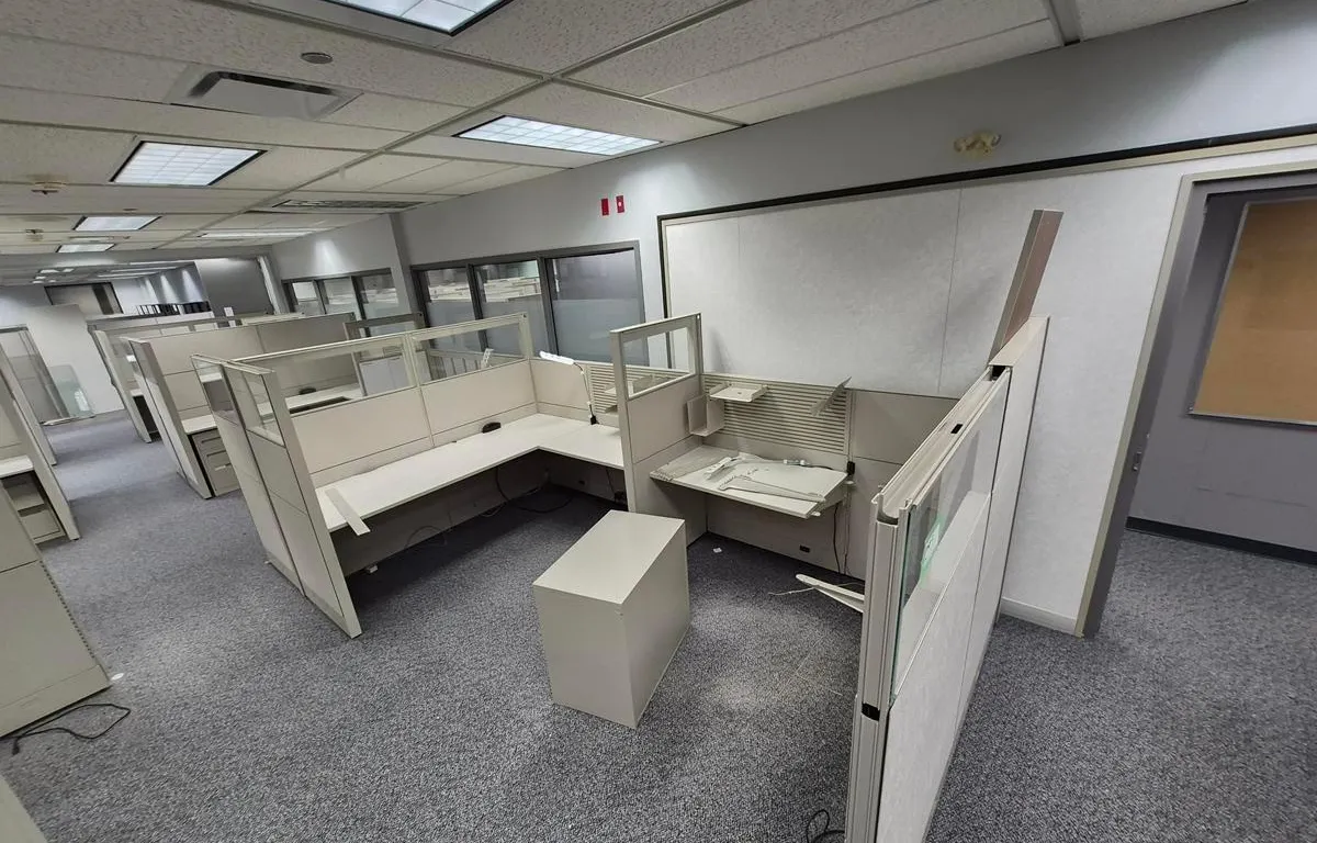(6) Cubicle Workstations (89" x 454" x 66"H)
UNRESERVED