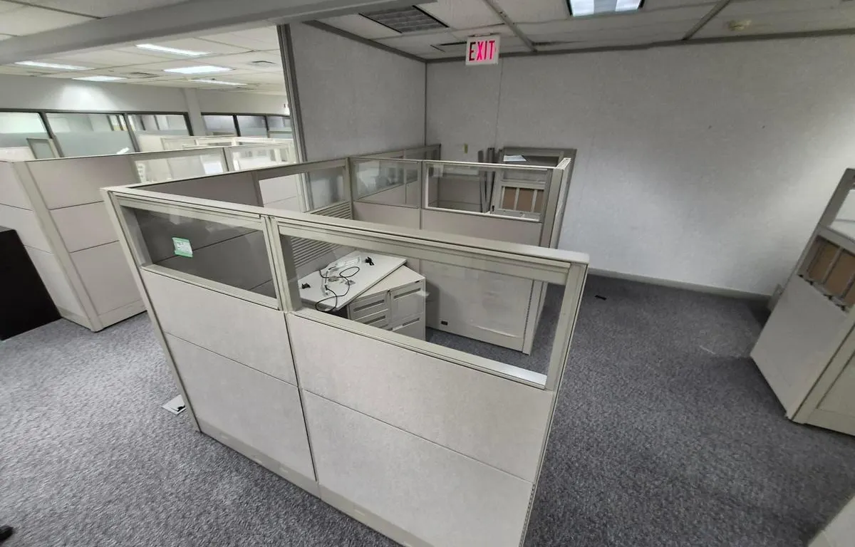 (2) Office Cubicle Workstation (87" x 165" x 66"H)
UNRESERVED