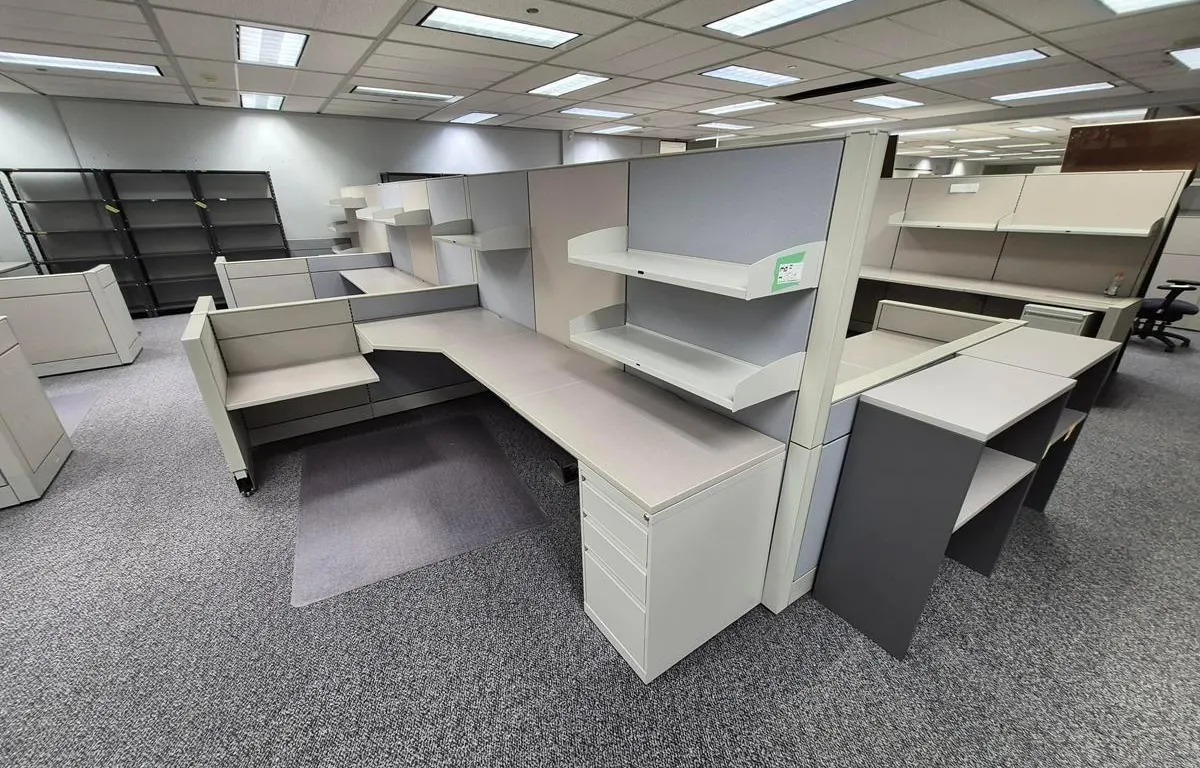 (6) Office Cubicle Workstations (145" x 342" x 66"H)
UNRESERVED