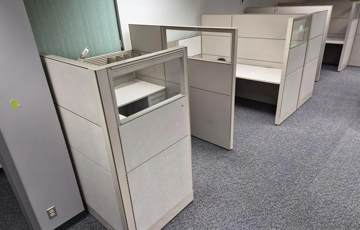 (5) Office Cubicle Workstation (116" x 87")
UNRESERVED