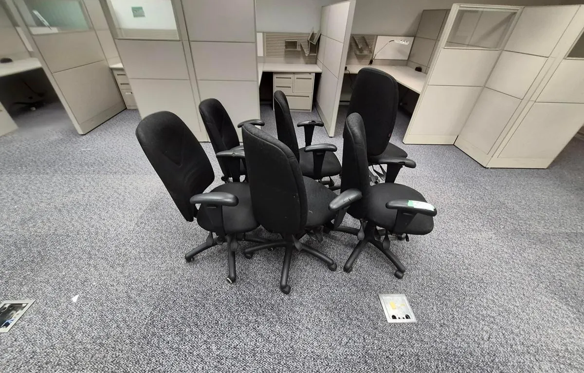(6) Office Chairs
UNRESERVED
