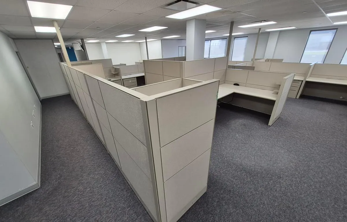 (5) Office Cubicle Workstations (175" x 280")
UNRESERVED