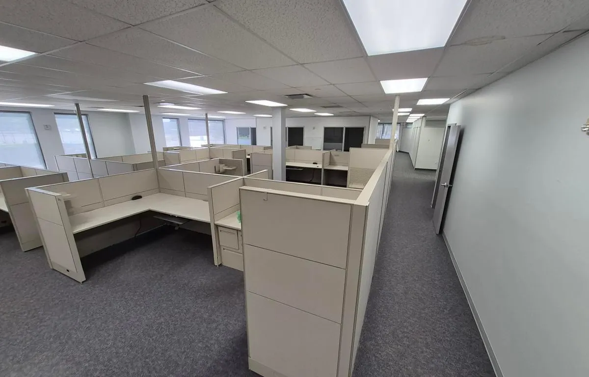 (9) Office Cubicle Workstations (175" x 363")
UNRESERVED